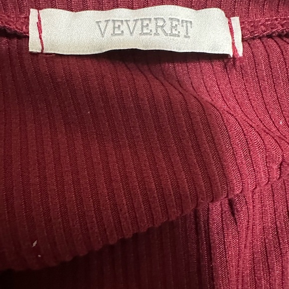 Veveret wine/burgundy tiered long sleeve holiday - Picture 6 of 9